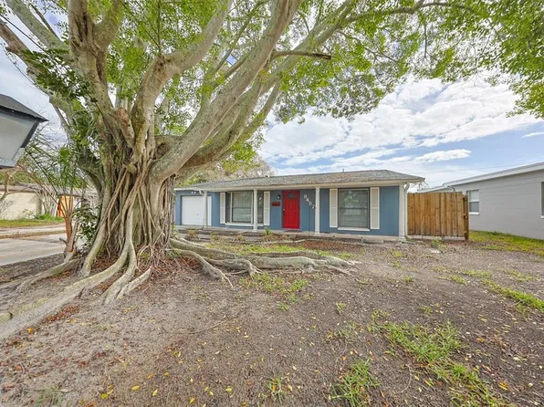8457 Tobay Rd N, Saint Petersburg, FL 33702