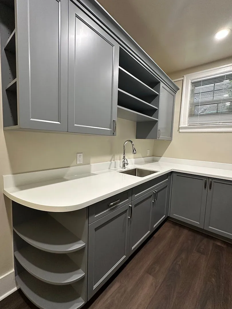 De Luxe Apartments LLC — Photo 2