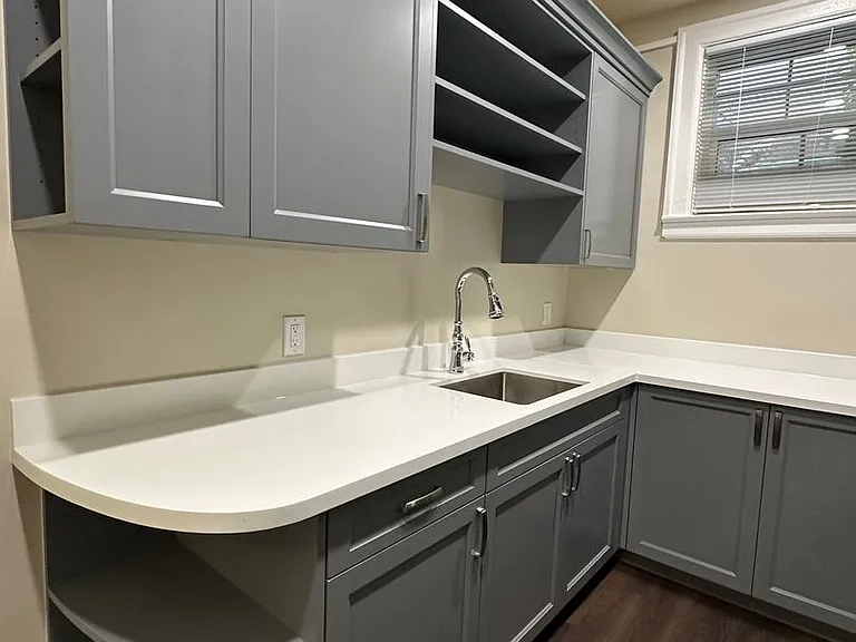 De Luxe Apartments LLC — Photo 5