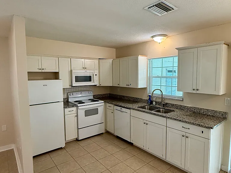 342 Briarwood Rd — Photo 4