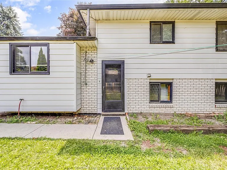 7105 Isabelle Ct — Photo 28