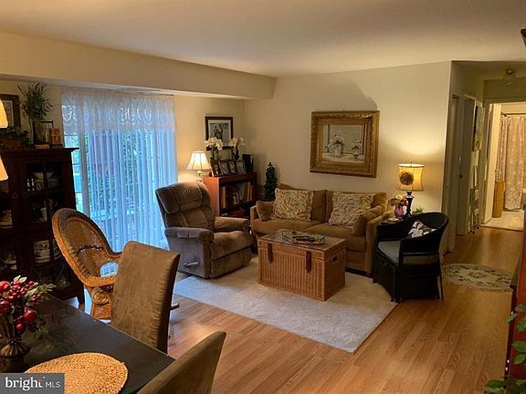 4th image of 1521 Colonial Dr APT T2