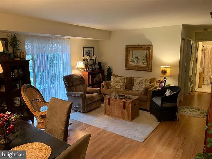 1521 Colonial Dr #T2 — Photo 4
