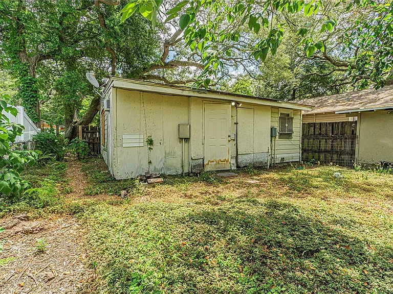 10704 N Annette Ave — Photo 4