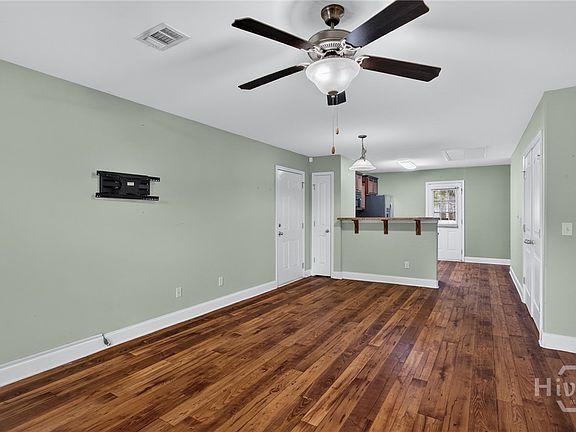 4th image of 132 Crossing Circle