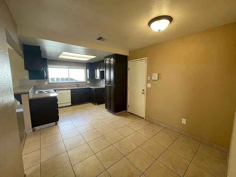 3233 Nightingale Dr — Photo 8