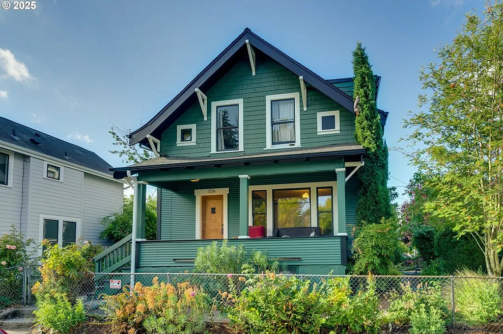 1236 N Emerson St - B — Photo 1