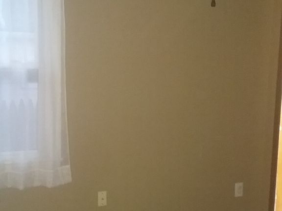 4th image of 106 Evergreen Pl