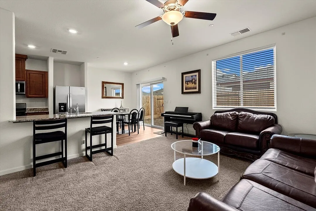 3 bed, $5,000 — Photo 3