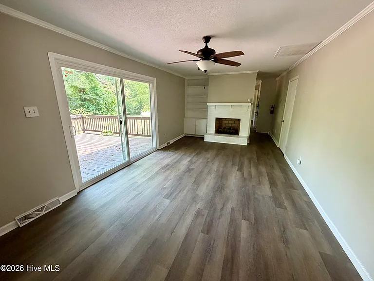 27 Vermont Ave — Photo 13
