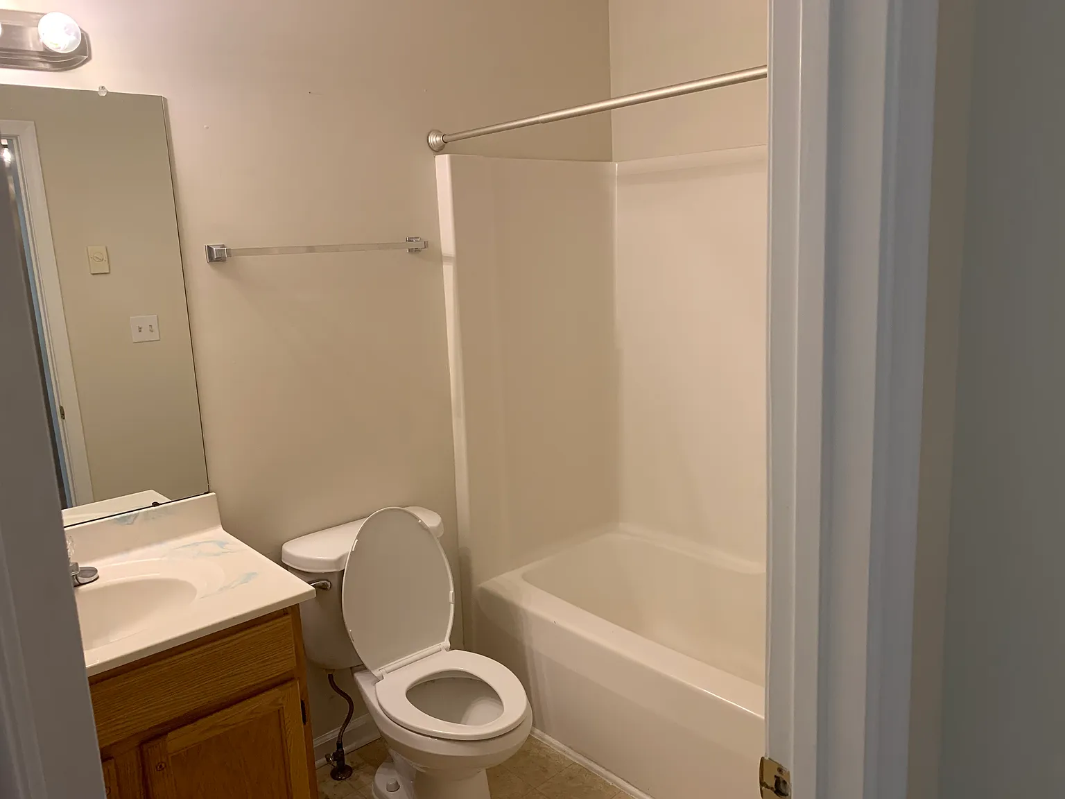 3 bed, 2.5 bath, 1440 sqft, $2,000 — Photo 2
