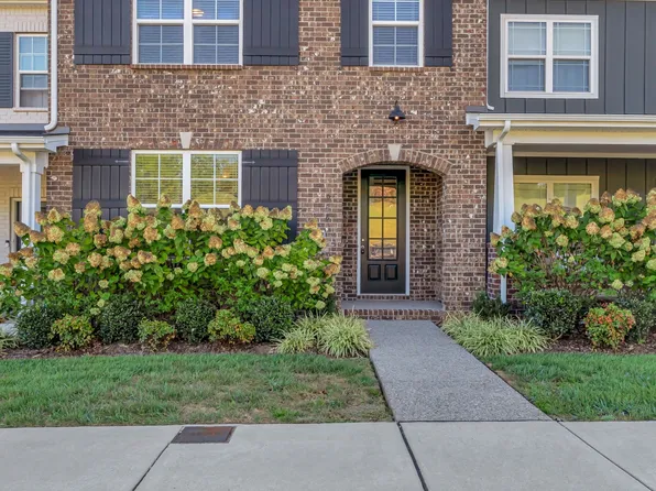 988 Cherry Grove Dr, Hendersonville, TN 37075