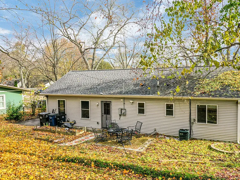 2434 Pinecrest Ave — Photo 48