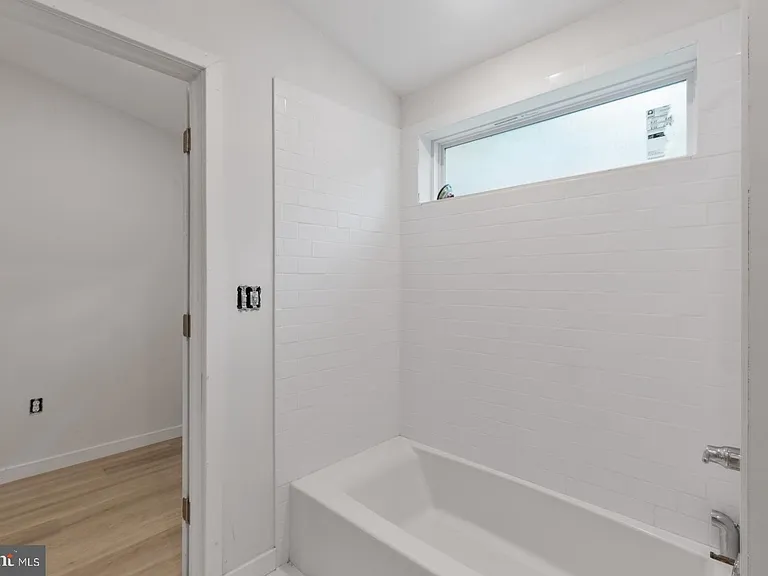223 S 45th St #1R — Photo 11