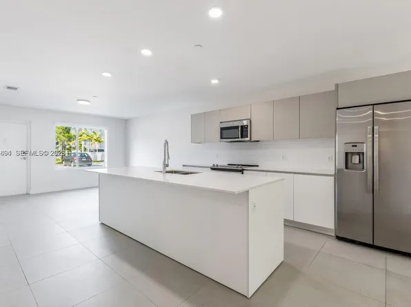 2505 NE 193rd St #4116, Miami, FL 33180