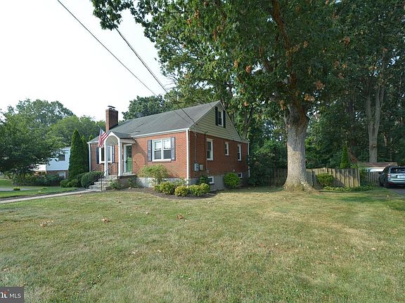 3rd image of 3519 Memorial St