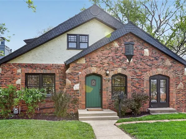 4733 Booth St, Westwood, KS 66205