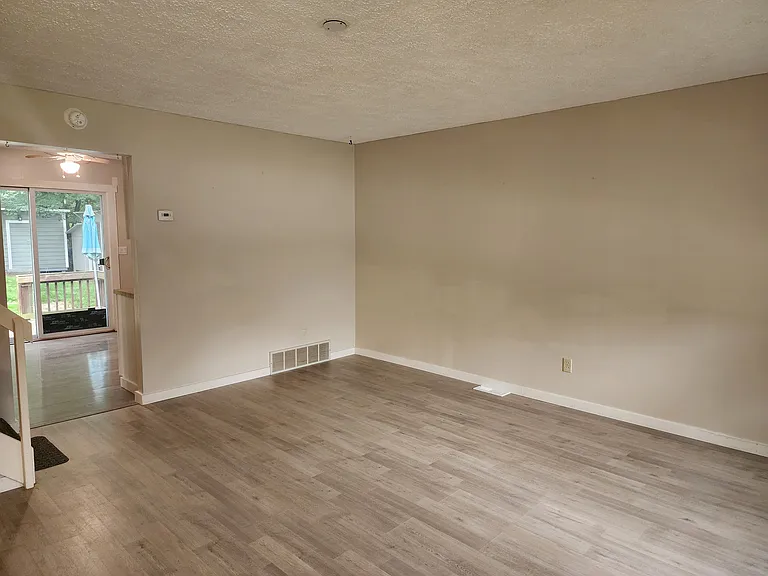 4416 Eagle Crest Dr — Photo 7
