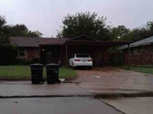 712 Harmon Cir, Moore, OK 73160