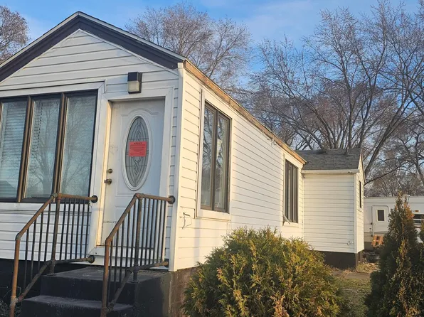 906 1st Ave E, Shakopee, MN 55379