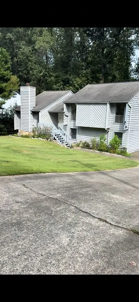 3 bed, 1736 sqft, $2,100 — Photo 1