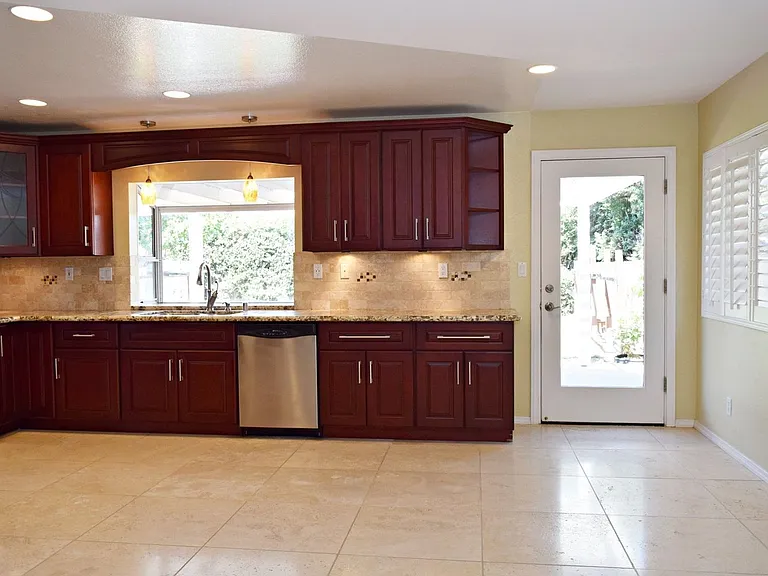 13388 Darview Ln — Photo 1