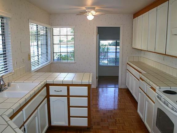 4th image of 30 Saint Patrick Ct