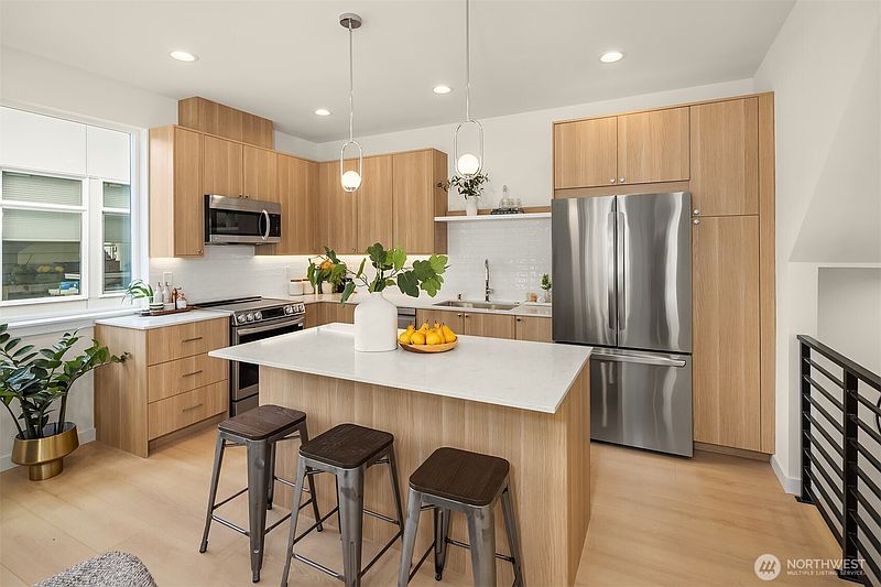 5th image of 10831 11th Avenue NE