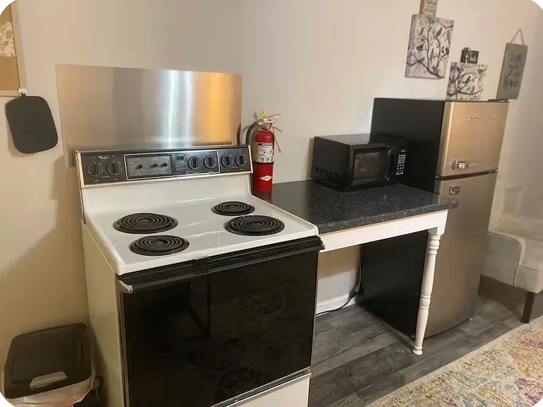 1260 College Ave — Photo 2
