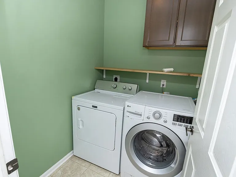 1108 NE 7th Ln — Photo 25