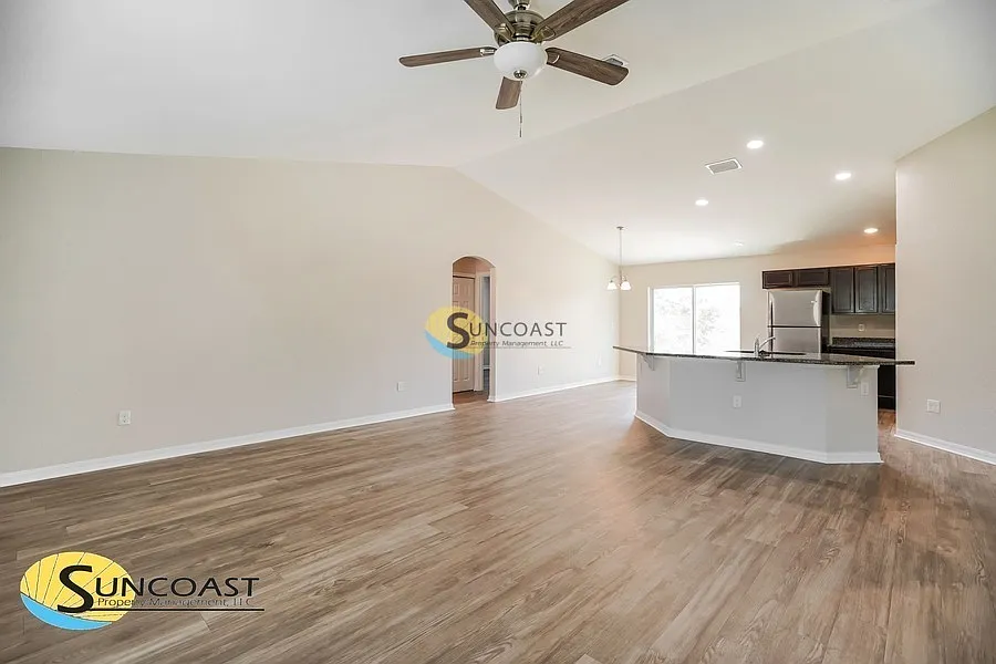 3Bd|2Ba In a Growing City! — Photo 4