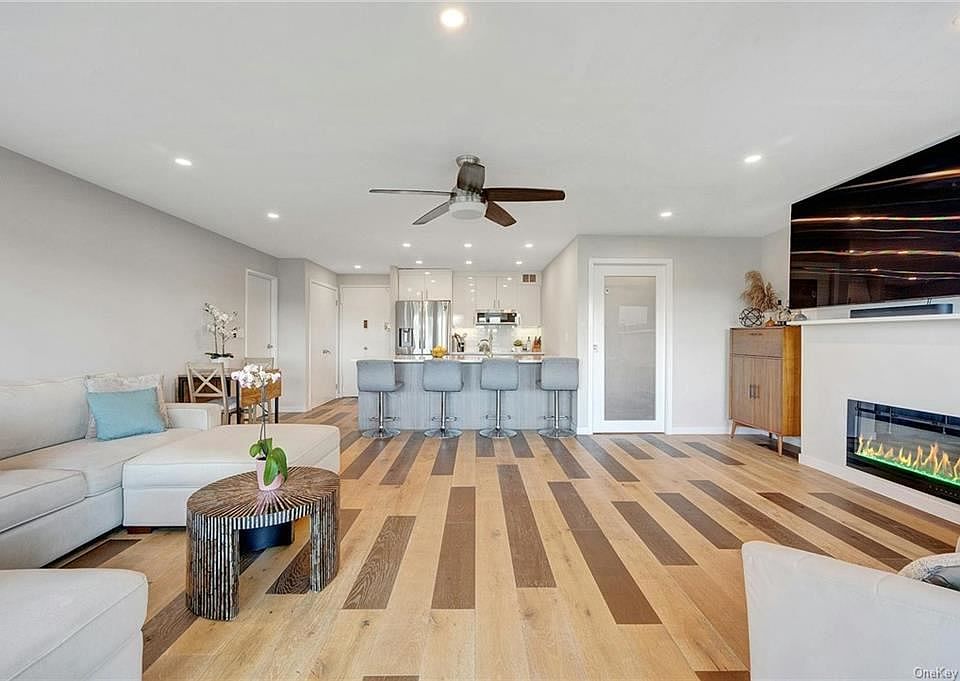 1st image of 100 High Point Dr Unit Penthouse 7