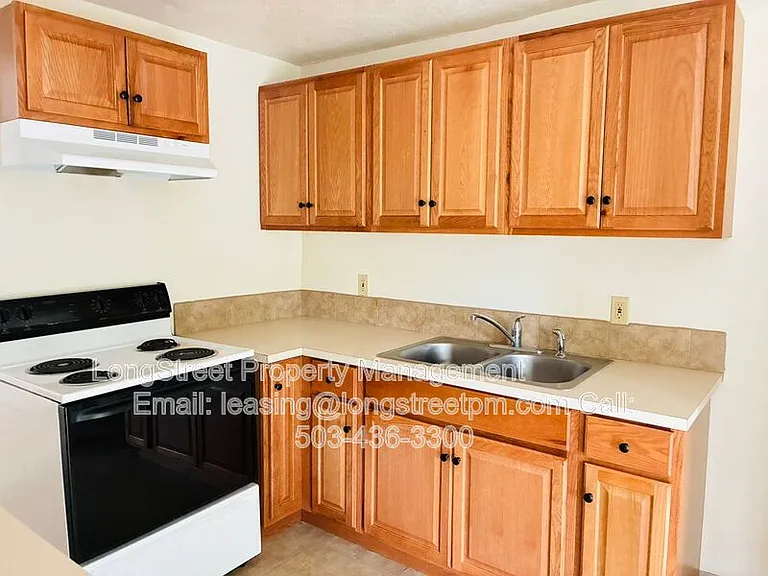933A NW Sequoia Ave — Photo 7