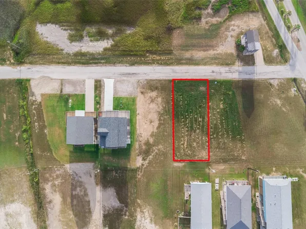 12914 Jean Lafitte Dr, Freeport, TX 77541