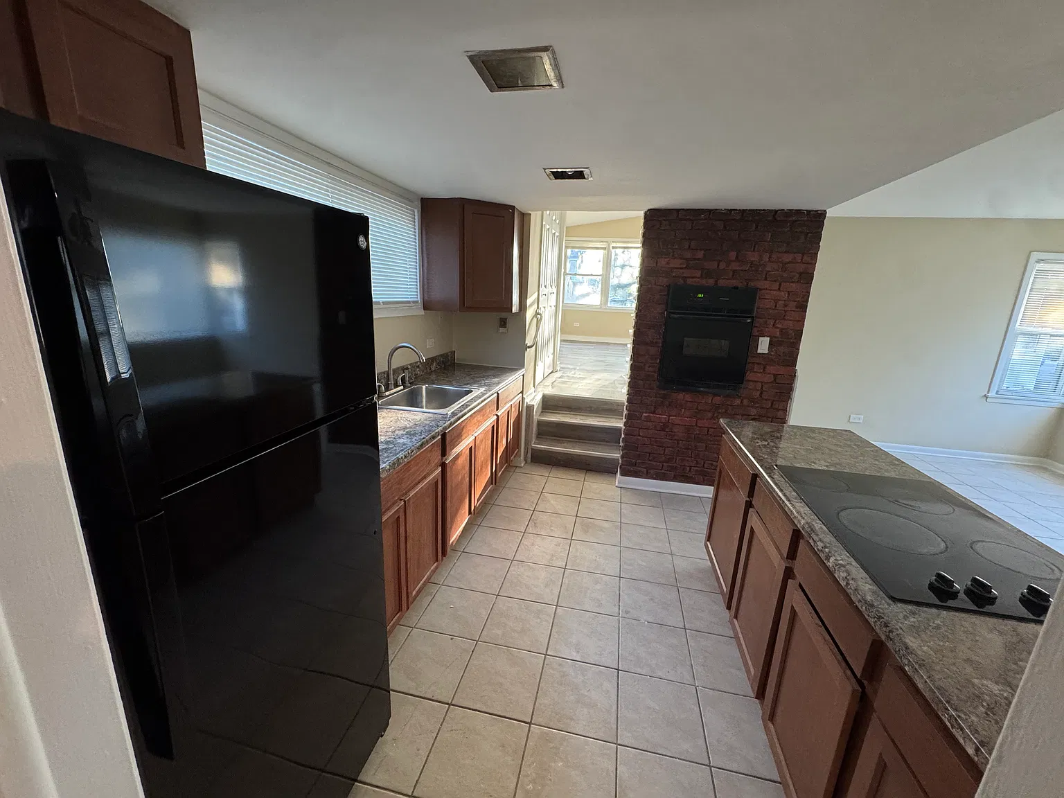 3 bed, 1.5 bath, 1536 sqft, $2,400 — Photo 4