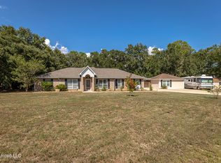 1004 Sycamore St, Ocean Springs, MS 39564