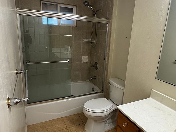 4th image of 41685 Gifford St
