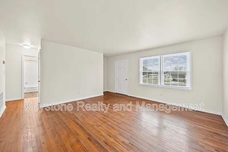 2 bed, 1.0 bath, 900 sqft, $895 — Photo 4
