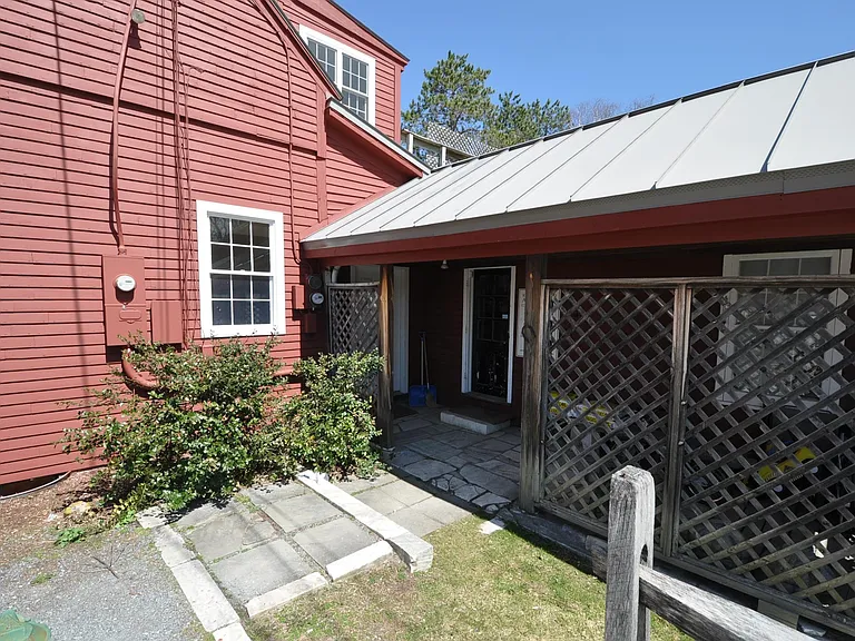 7190 Main St — Photo 4