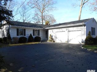 8 Hewitt Blvd, Center Moriches, NY 11934