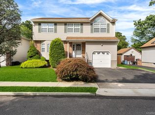 1448 Dewey Ave, Bellmore, NY 11710