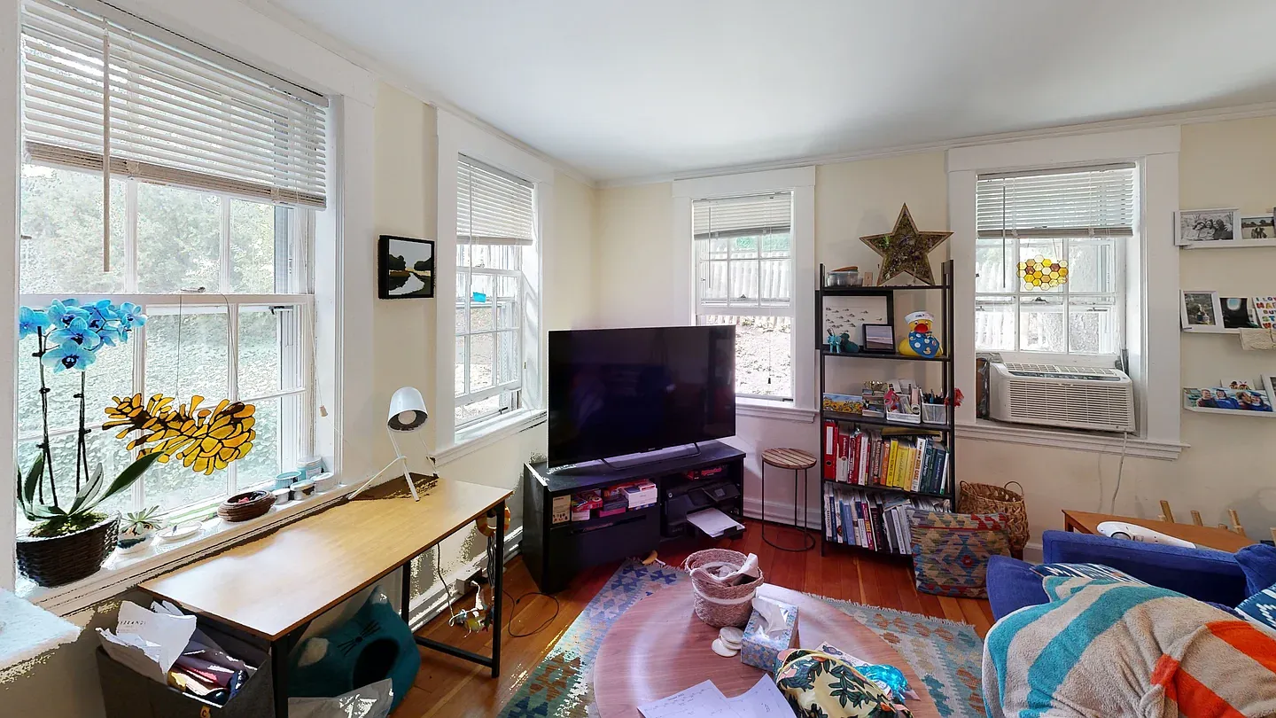 38 Gibson St 3B — Photo 1