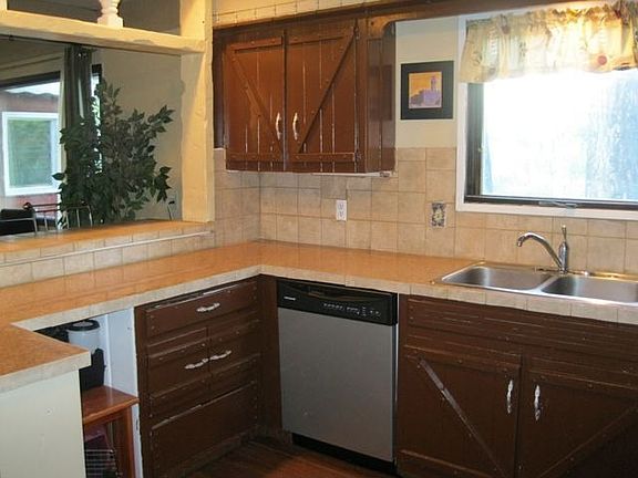 3rd image of 1304 S Havana St