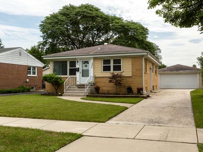 563 N Mount Prospect Rd, Des Plaines, IL, 60016