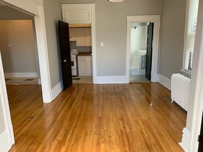 234 Charlotte St — Photo 11