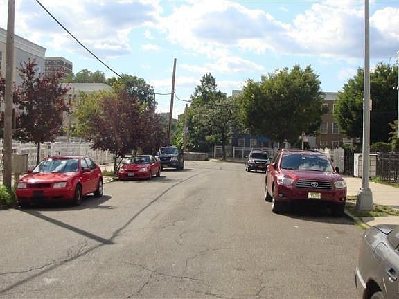4th image of 145 W 175th St