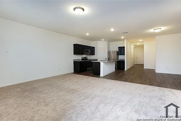 12530 Larissa — Photo 5