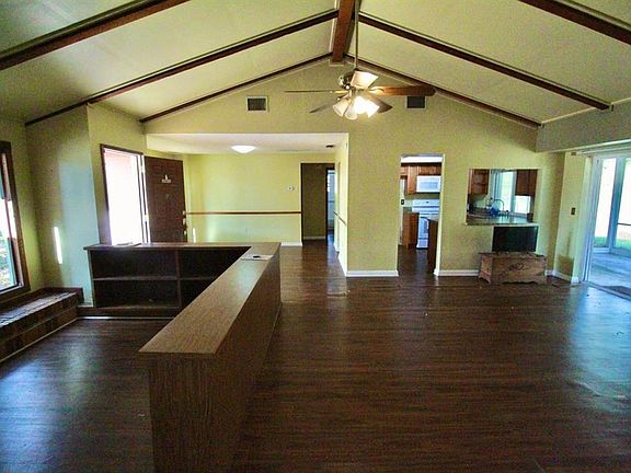 2nd image of 4090 Old Colony Rd