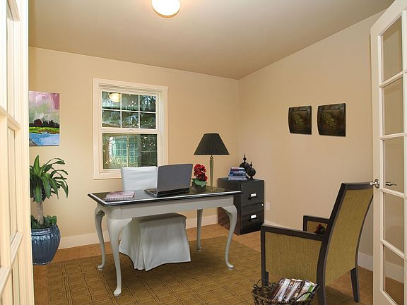 Good sized office that can be your 4th bedroom. Off Living Rm, w/French doors