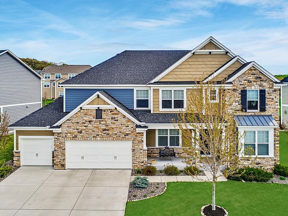3rd image of 11247 Whitewater Dr